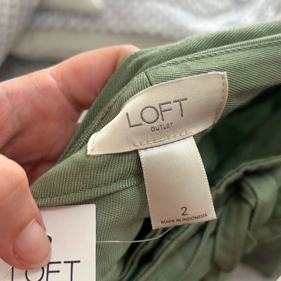 NWT LOFT green skirt with belt - Picture 3 of 3